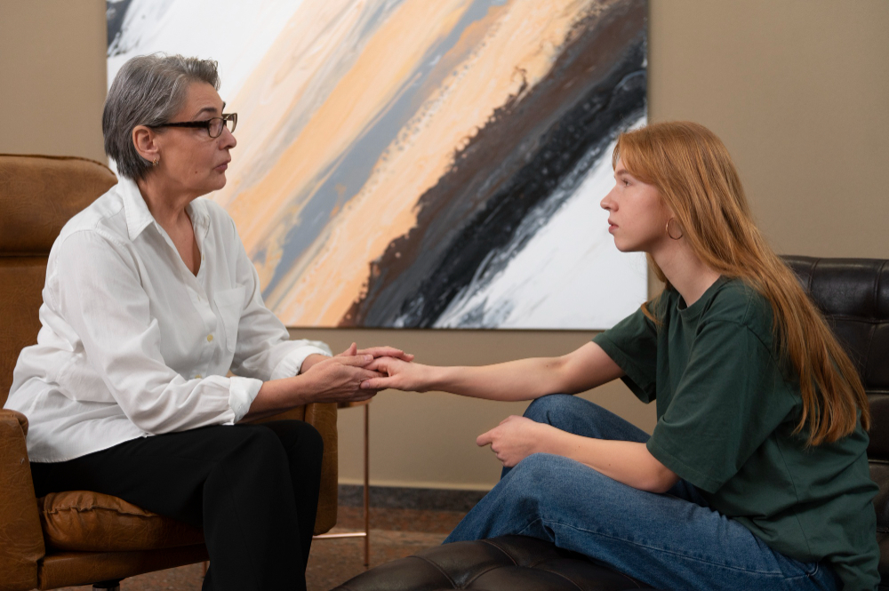 a therapist helping a patient with anxiety in naperville il